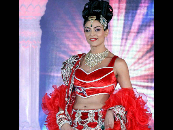 சுஸ்மிதா சென், லாரா தத்தா