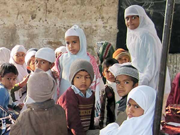 பிற மதத்தவர்கள் அதிகம்