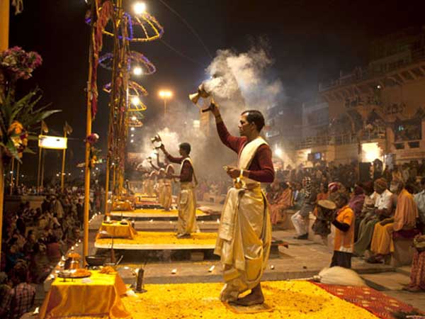 வாரணாசியில் பிரார்த்தனை