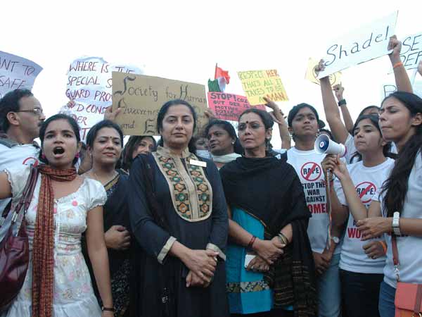 பள்ளி மாணவி அழைப்பு