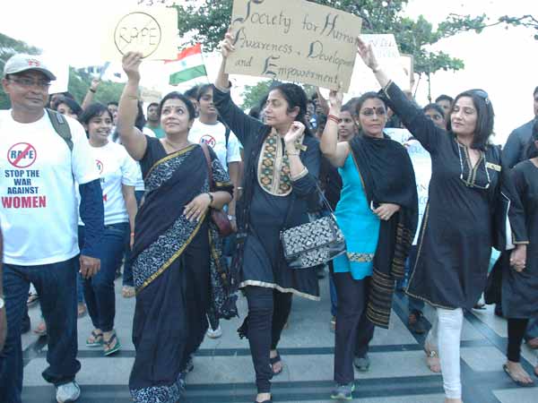 பேரணியாக மாறிய போராட்டம்