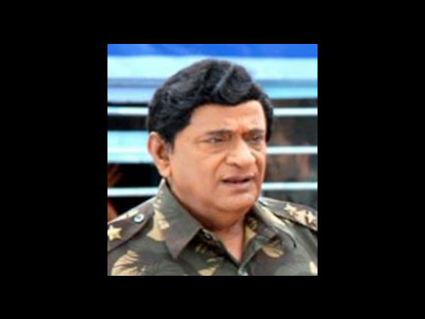 'வெண்ணிற ஆடை' மூர்த்தி காரில் பெட்ரோலுக்குப் பதில் டீசல் ஊற்றிய பங்க் ஊழியர்