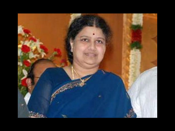 டாக்டர் நமது எம்.ஜி.ஆர். பதிப்பாளர் பொறுப்பிலிருந்து சசிகலா நீக்கம்