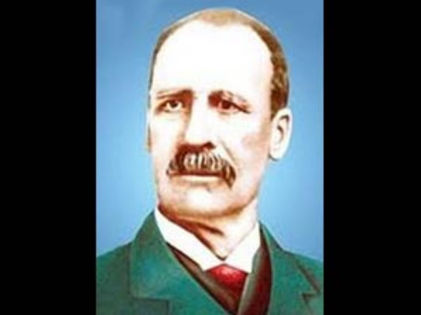 பென்னிகுயிக்குக்கு சிலையுடன் கூடிய மணிமண்டபம்-அடிக்கல் நாட்டினார் ஜெ.