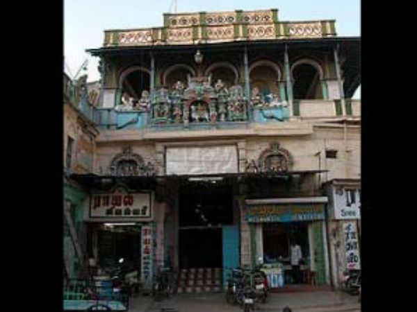 ஆதீன மடத்திற்குள் நுழைய முயன்ற ஆதீன மீட்புக் குழுவினர்