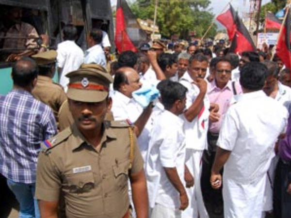 சிறை நிரப்ப திரண்ட லட்சம் திமுக தொணடர்கள்