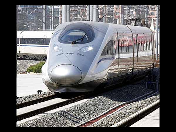 மணிக்கு 300 கிலோமீட்டர் வேகத்தில்