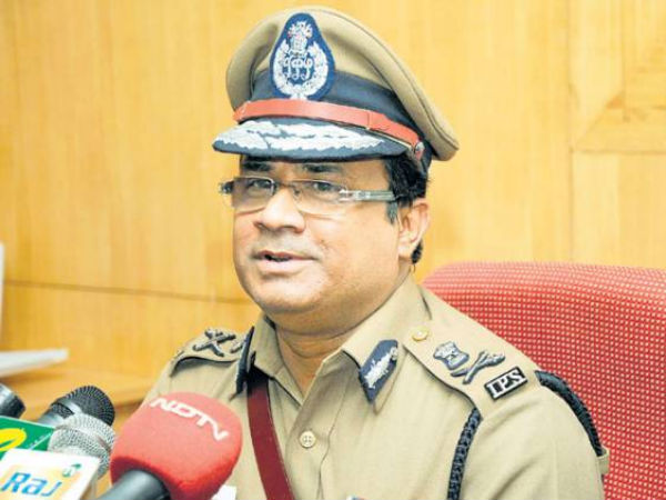 இஸ்லாமியர்கள் போராட்டம் எதிரொலி.. கமிஷனர் திரிபாதி மாற்றம்