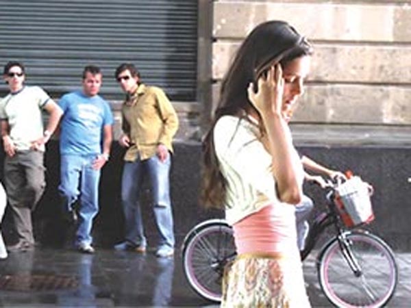 ஈவ் டீசிங் டிரைவிங் லைசென்ஸ் கட்