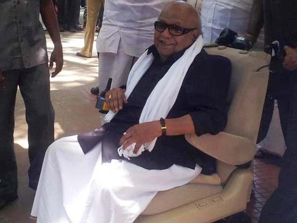 கருப்புச் சட்டைக்கு மாறிய கருணாநிதி!