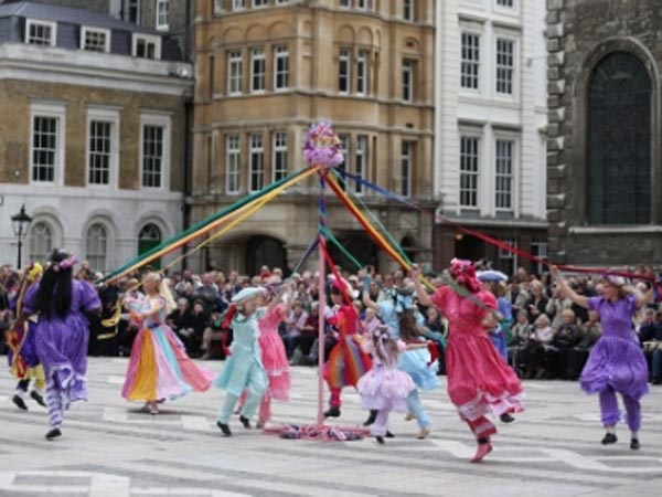 இறைவனுக்கு படைக்கும் விழா