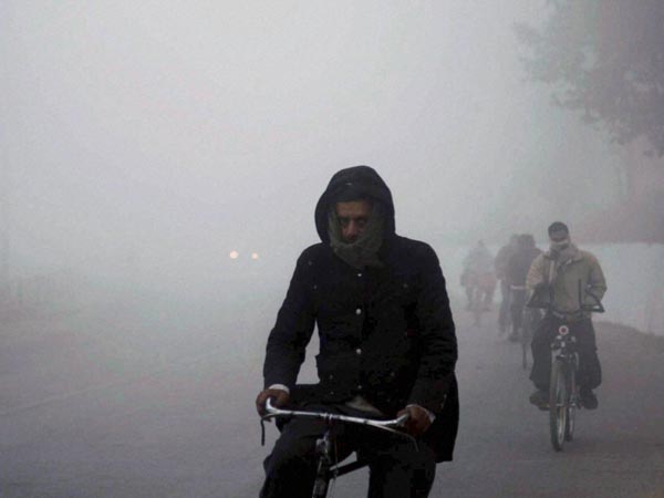 டெல்லியை வாட்டி எடுக்கும் குளிர்..