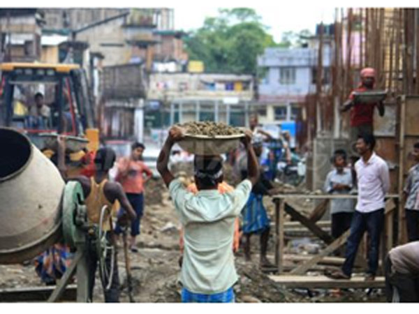 அடிமையாக வரும் தொழிலாளர்கள்: 