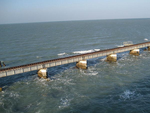 சுற்றுலா பயணிகள்