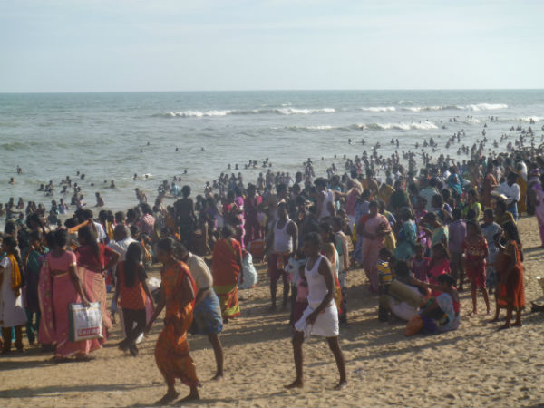 குமரியில் குவிந்த பயணிகள்