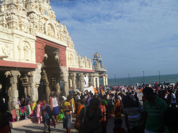 மேட்டூரில் குவிந்த கூட்டம் 