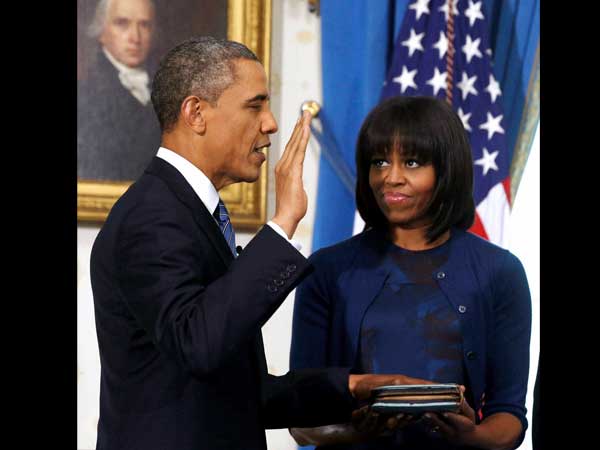 லூதர் கிங் பைபிள் மீது ஆணை...