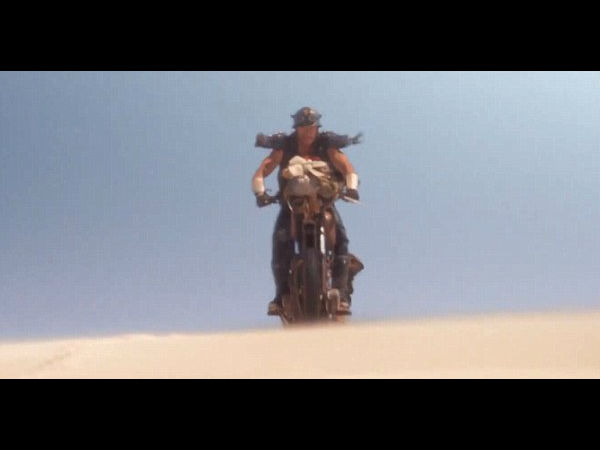 விளம்பரத்தில் போட்டி வேறு