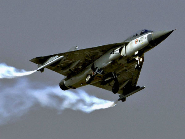 தேஜஸ் விமானத்தின் அட்டகாசமான டேக் ஆப்: