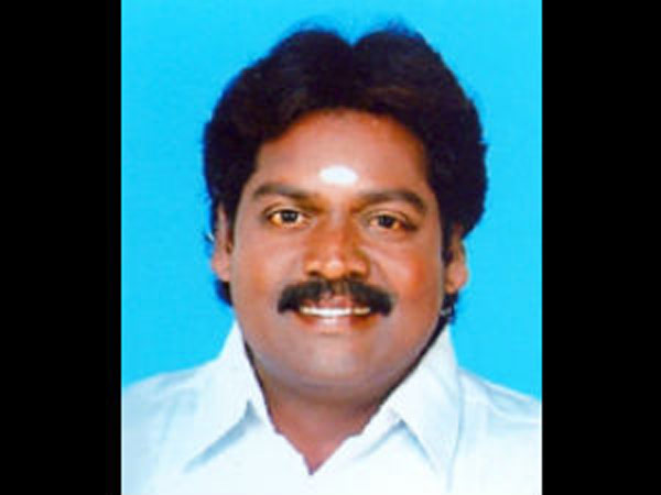 அனைவரும் எழுந்து எதிர்ப்பு
