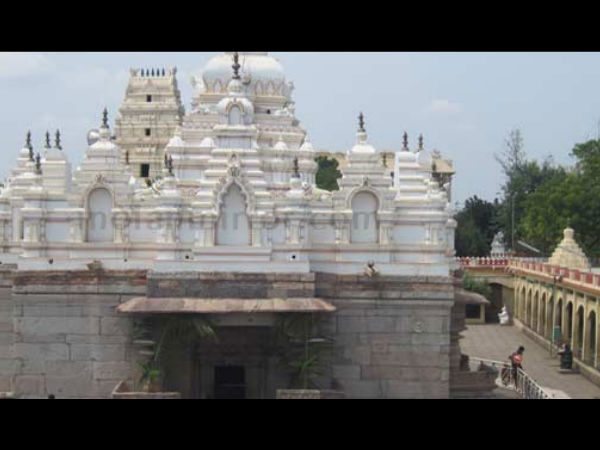 கோவிலை சீரமைக்க நிதி