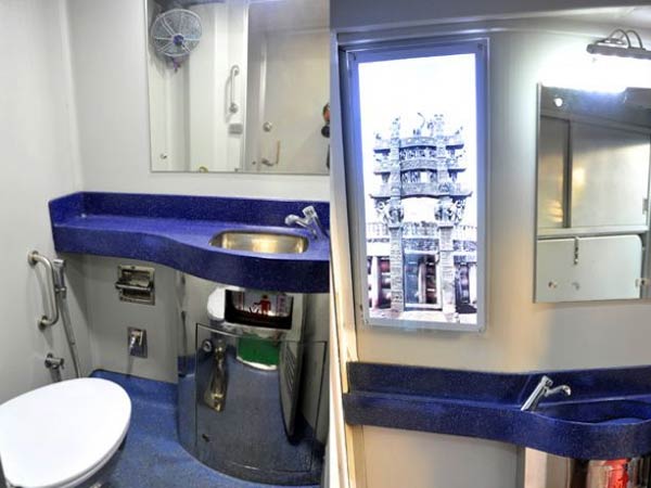 தானாக திறந்து தானாக மூடும் கதவுகள்