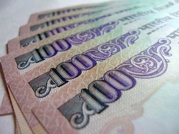 உலக அளவில் இது சாதாரண சம்பாத்தியம்தான்