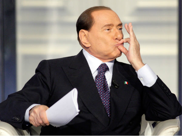 போலீஸ் தகவலை ஒட்டுக் கேட்ட வழக்கு