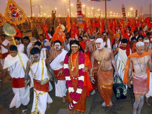நித்தியானந்தாவும் நீராடினார்