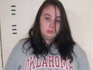 Lady accussed for selling children through Facebook, arrested Lady accussed for selling children through Facebook, arrested