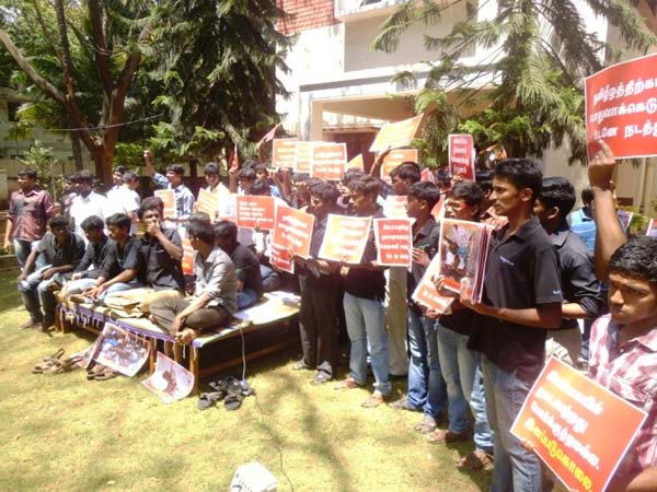 காங்கிரஸ் கொடி கிழிப்பு
