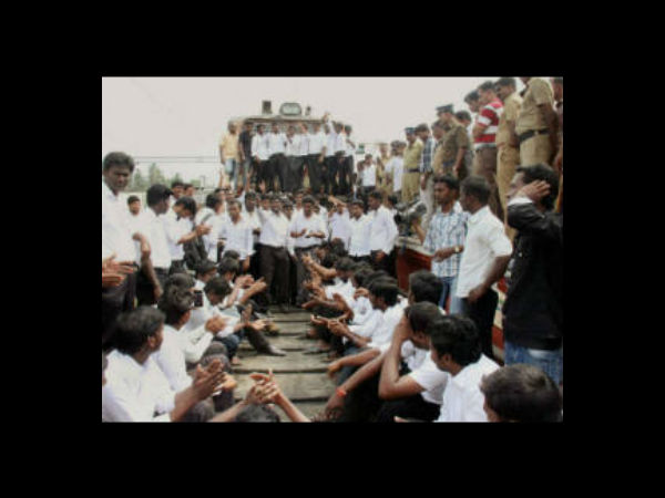தூத்துக்குடி மாணவர்கள் கைது…!