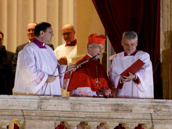 போப் பதவி மிகப் பெரியது