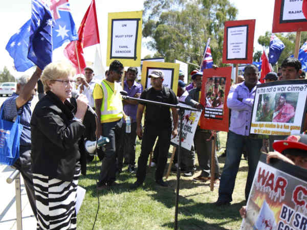 ஆஸ்திரேலிய அரசு பிரதிநிதிகளிடம் மனு அளித்தல்