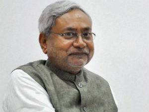 மாஞ்சியை அழைத்துவந்த நிதிஷ் மாஞ்சியை அழைத்துவந்த நிதிஷ்