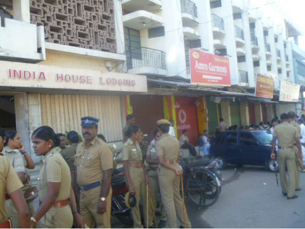 பேச்சுவார்த்தை நடத்திய போலீஸ்