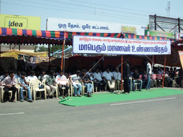 மறியலை கைவிட்ட மாணவர்கள்
