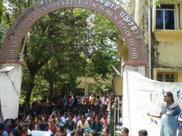 புதுச்சேரியில் வகுப்பு புறக்கணிப்பு