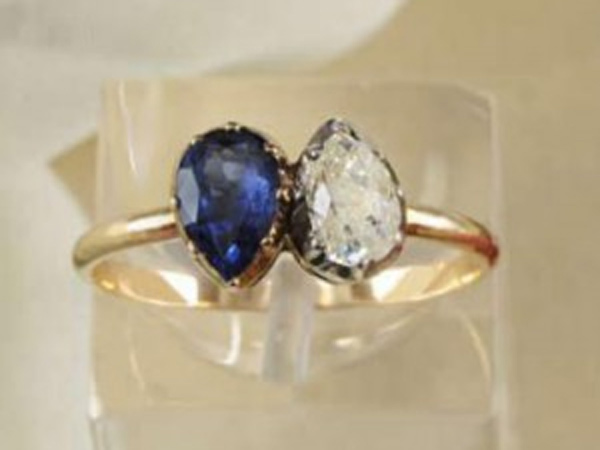 இரண்டு கல் மோதிரம்