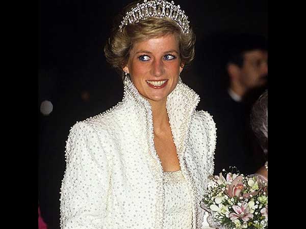 குட்டு உடையாத மகிழ்ச்சியில் டயானா