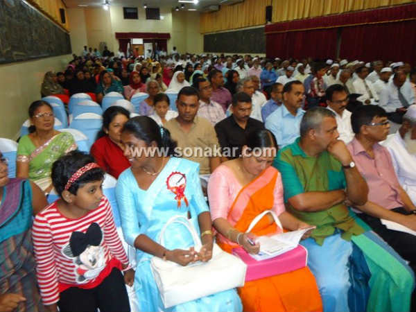 நிறைந்து வழிந்த கூட்டம்