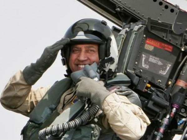 பாராட்டு மழை...