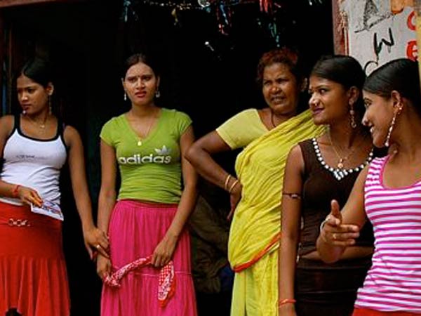 விபச்சாரம் பிரகாசம்.. விளக்கொளியோ டல்