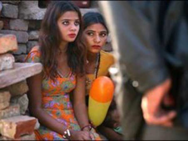 வறுமையை பயன்படுத்தி