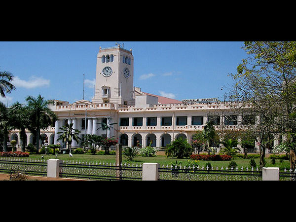 கல்லூரிகள்.. பல்கலைக்கழகம் கல்லூரிகள்.. பல்கலைக்கழகம்