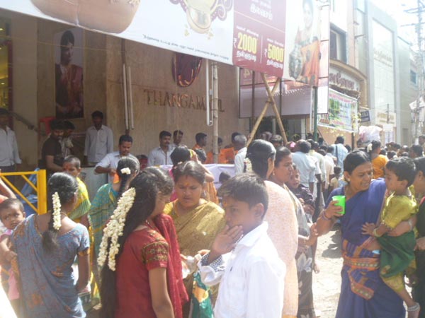 மாடவீதி விஜயம்