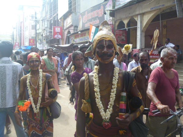 தேரோடும் சீரான மதுரையிலே