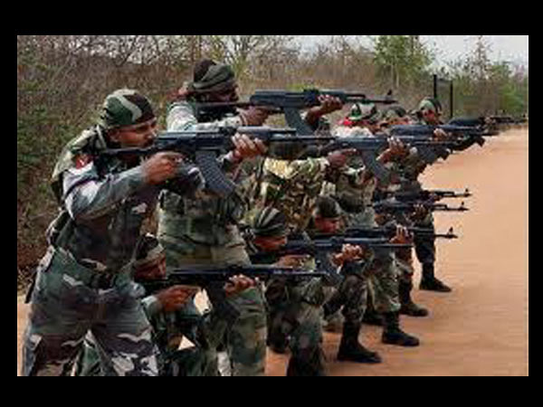 மத்திய ரிசர்வ் போலீஸ் படை கமாண்டோக்கள்...