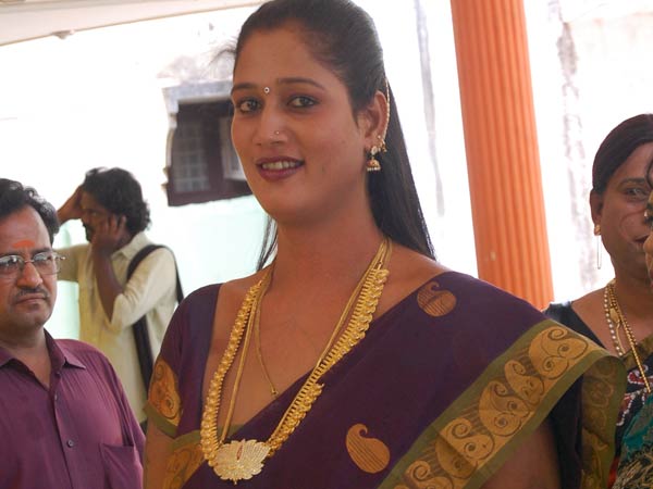 ஹீரோயின் வாய்ப்பு வேண்டும்... ஹீரோயின் வாய்ப்பு வேண்டும்...