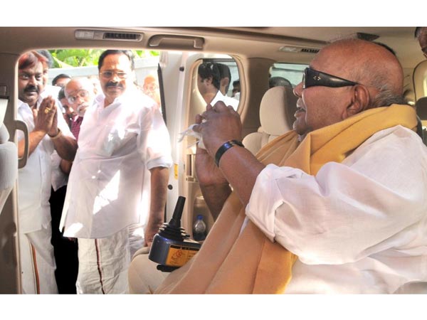 கருணாநிதி - விஜயகாந்த் சந்திப்பு